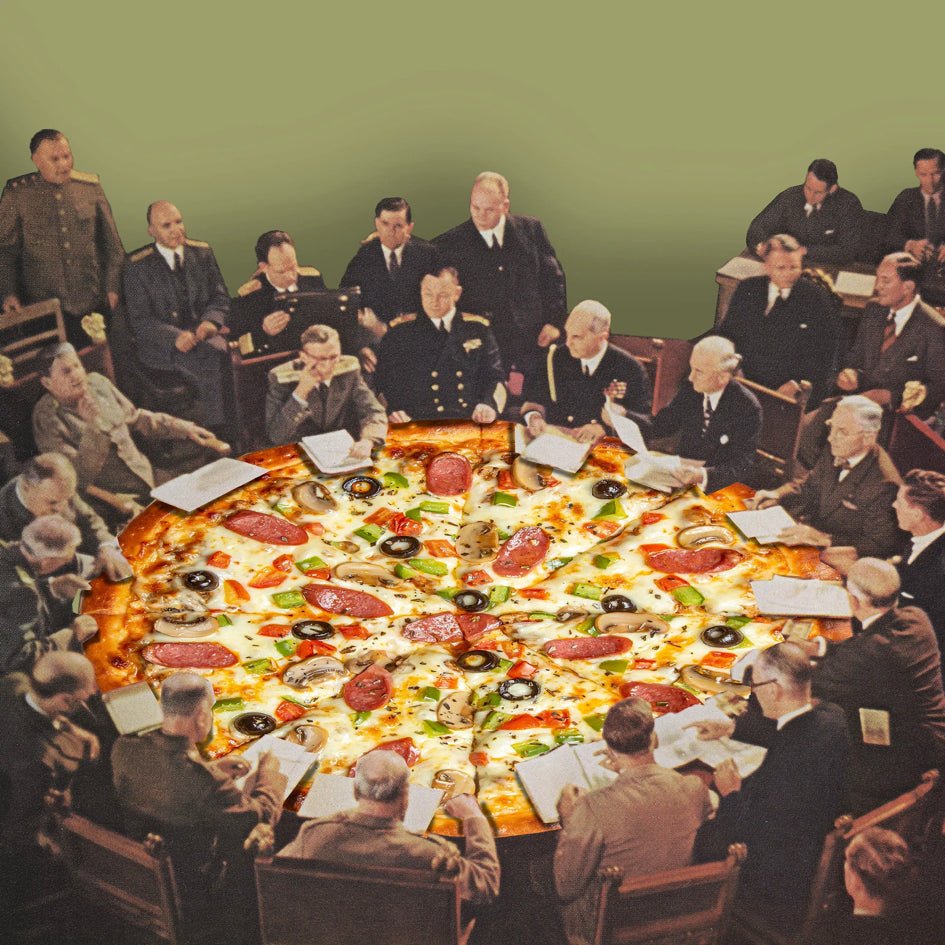 Ansichtkaart Collage 'How big do you want your pizza slice?' - Toon Joosen - SuperMatique