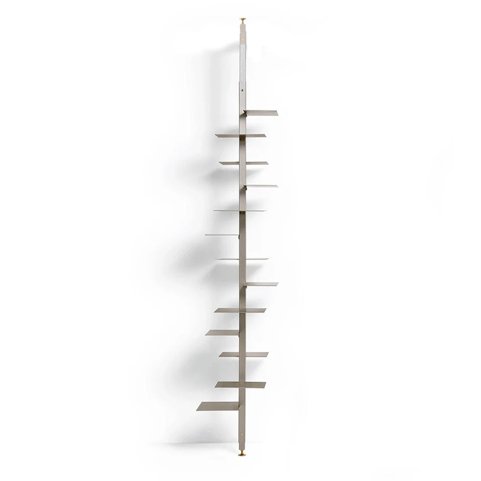 Design boekenkast Adelaide Metal Nickel tussen vloer en plafond gemonteerd MOGG - SuperMatique