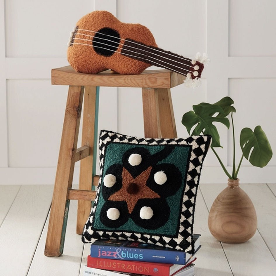 Gitaar handgeknoopt kussen - SuperMatique