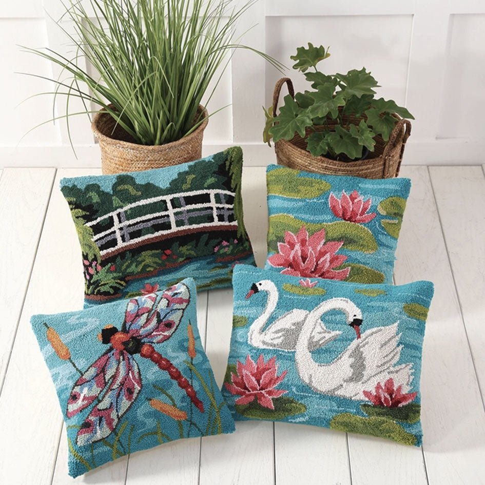 Libelle handgeknoopt kussen - SuperMatique