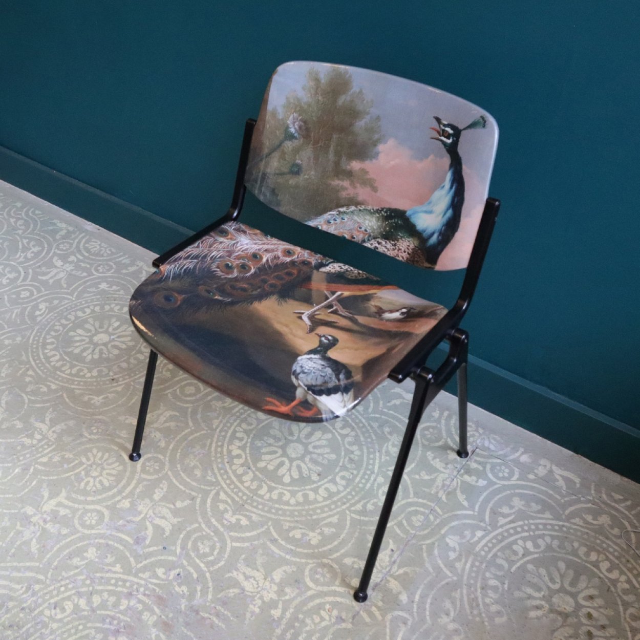 Peacock Pink Chair - SuperMatique