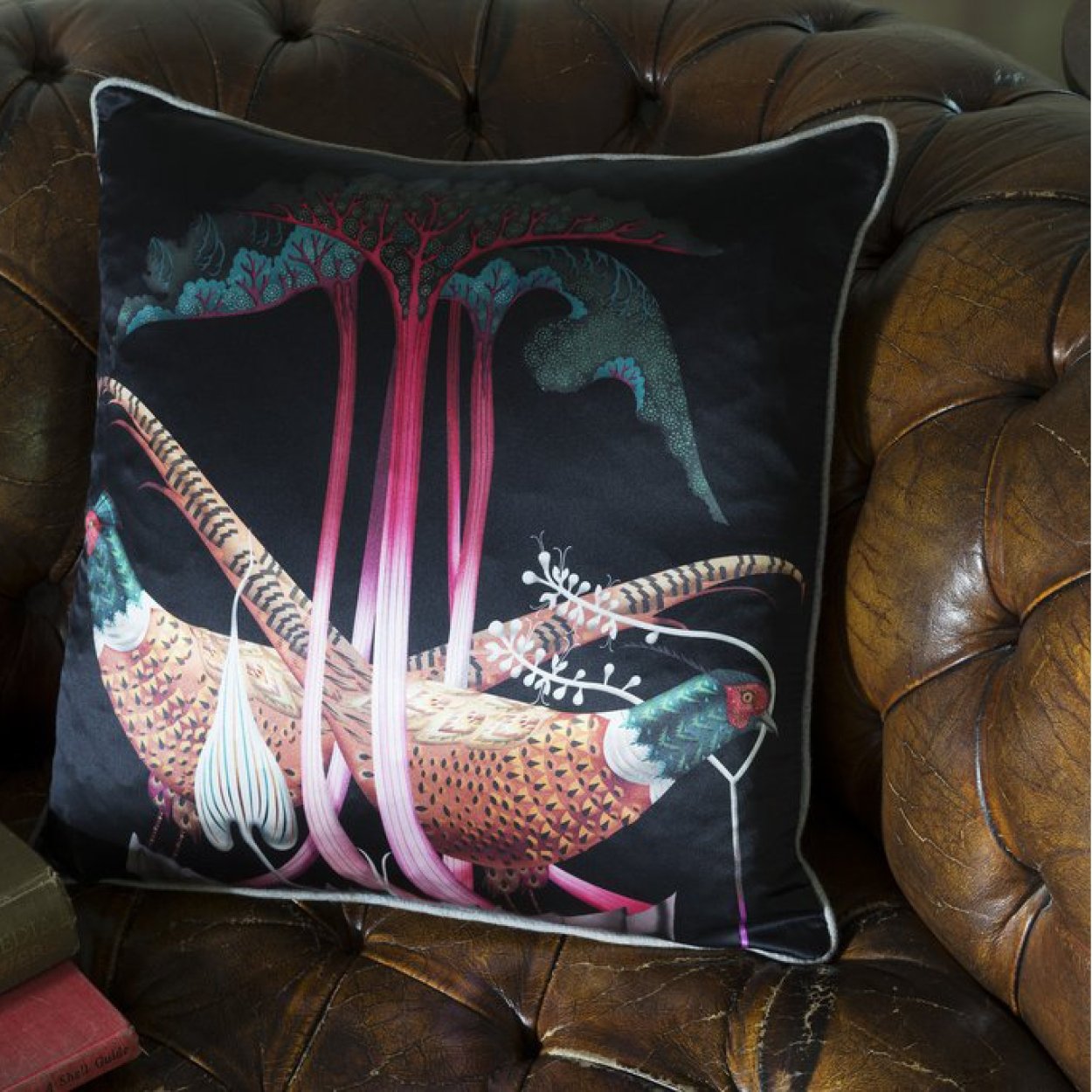 Pheasants and Rhubarbs silk sierkussen - SuperMatique