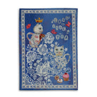 Afbeelding van linnen theedoek illustratie van katten, bloemen en cupcakes op blauw achtergrond Avenida Home - SuperMatique 