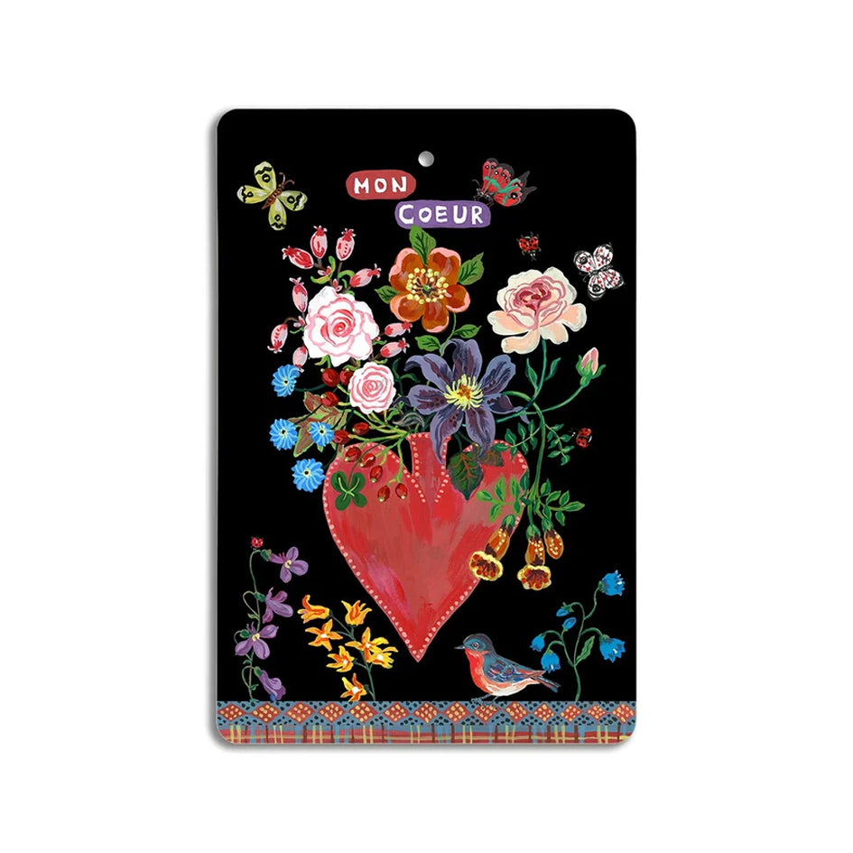 Afbeelding van serveerbord met illustratie van een rood hart met vogels, vlinders en bloemen op zwart achtergrond Avenida Home - SuperMatique