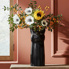 Afbeelding van handbeschilderd keramiek bloemenvaas in vorm van een zwart panter Quail Ceramics - SuperMatique