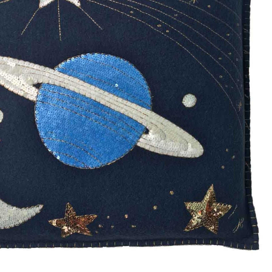 Handgemaakt Saturnus en Sterren Sierkussen - Jan Constantine - SuperMatique