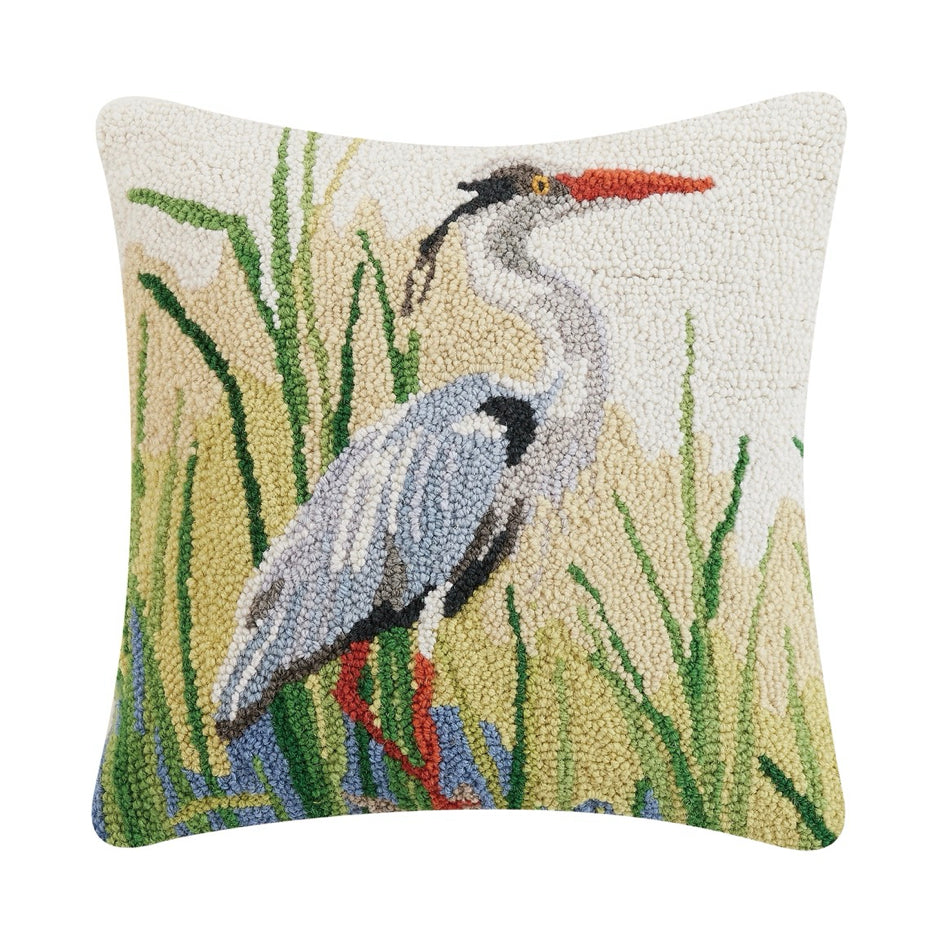 Afbeelding van een handgeknoopt kussen met een reiger - SuperMatique