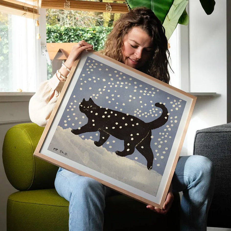 'Snow Cat' Kat in Sneeuw Art Print - Enikő Eged - SuperMatique