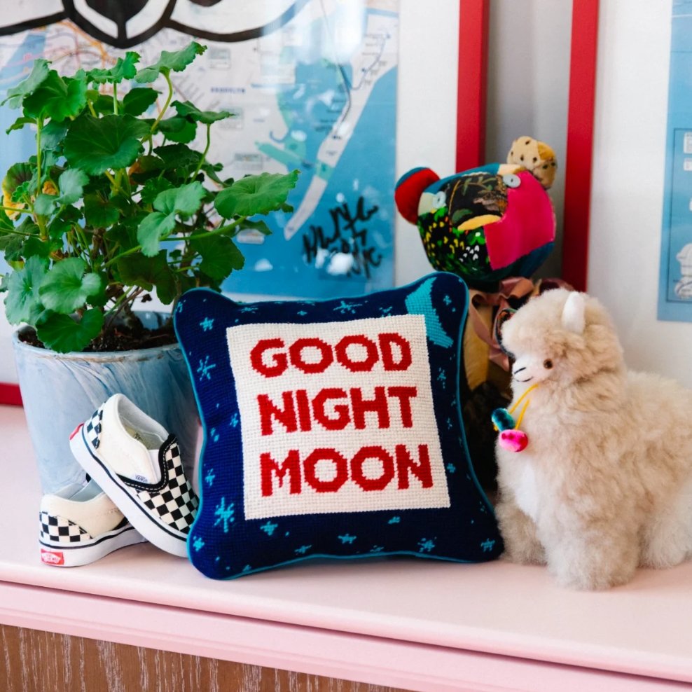 Good Night Moon handgeborduurd kussen - SuperMatique