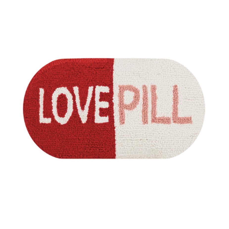 Love Pill handgeknoopt kussen - SuperMatique