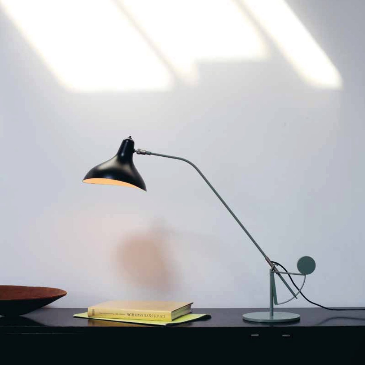 Mantis table sales lamp
